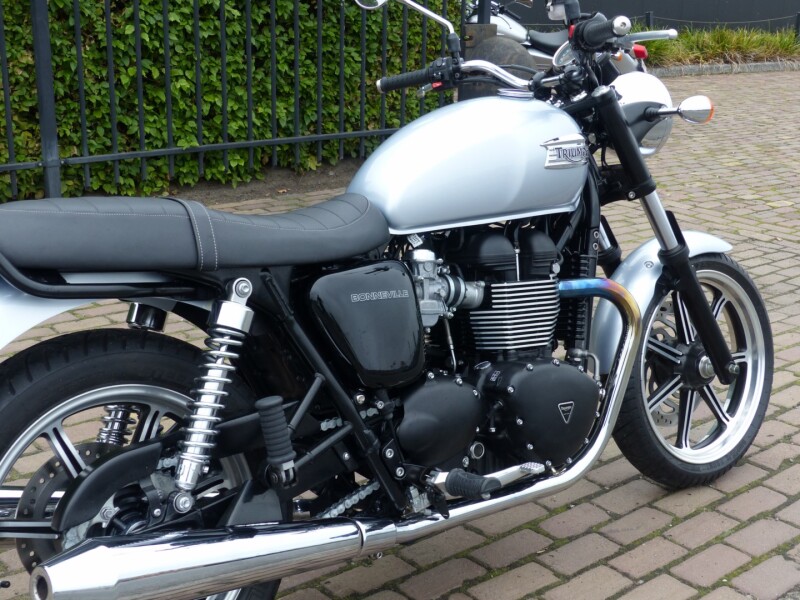 Bonneville 865 SE