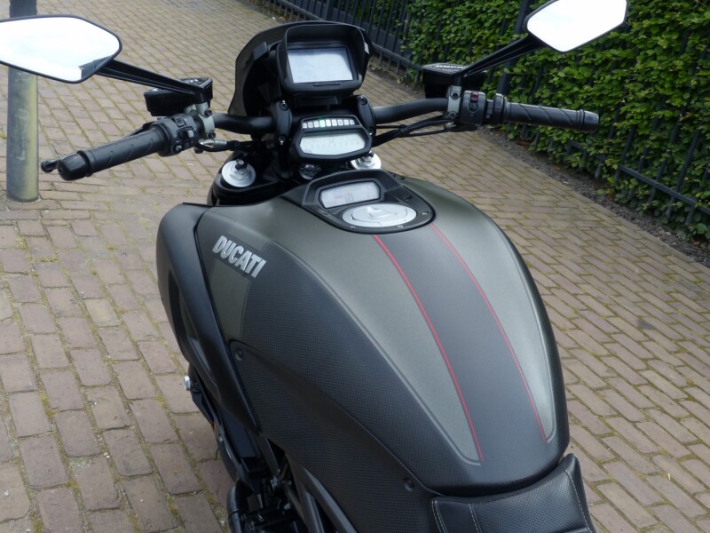 Diavel 1200 Carbon