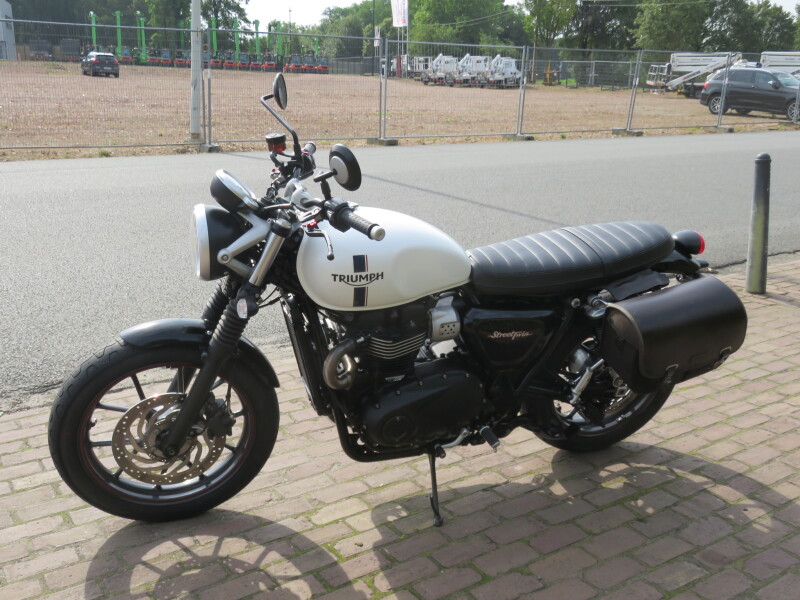 Street twin 900